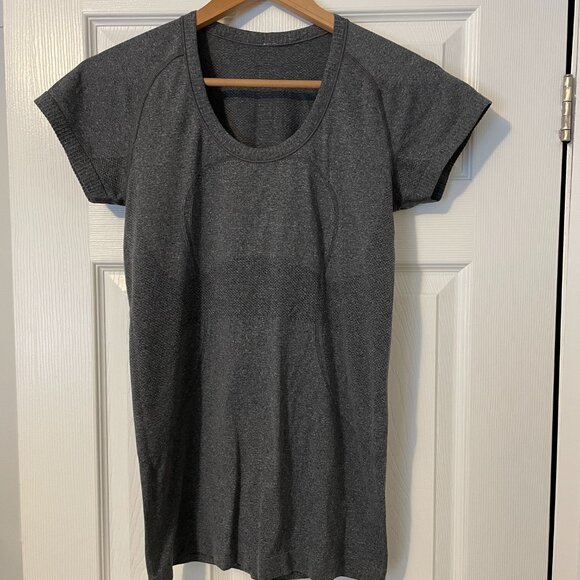 Lululemon medium size - gray top - Picture 3 of 5